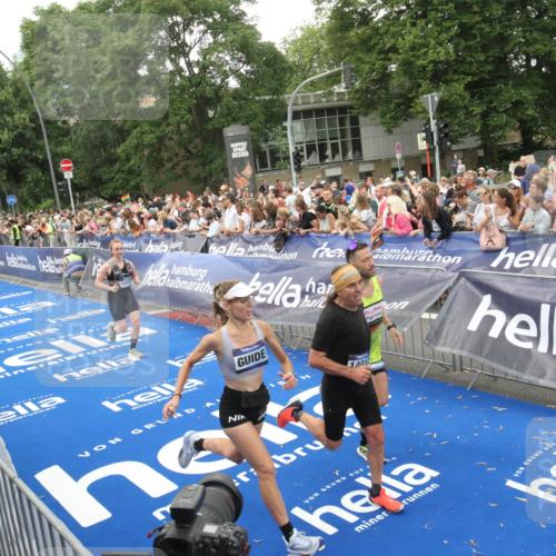 29.06.2025 - hella hamburg halbmarathon Michael Strokosch http://msf.ph/oto/8537910 29.06.2025 10:51:46 Ziel  meine-sportfotos.de