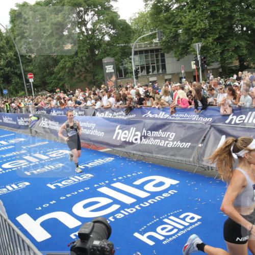 29.06.2025 - hella hamburg halbmarathon Michael Strokosch http://msf.ph/oto/8537912 29.06.2025 10:51:46 Ziel  meine-sportfotos.de