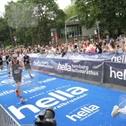 29.06.2025 - hella hamburg halbmarathon Michael Strokosch http://msf.ph/oto/8537917 29.06.2025 10:33:53 Ziel  meine-sportfotos.de
