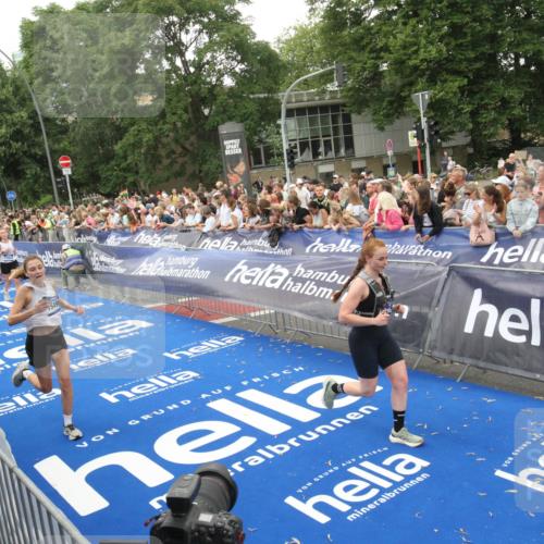 29.06.2025 - hella hamburg halbmarathon Michael Strokosch http://msf.ph/oto/8537918 29.06.2025 10:51:47 Ziel  meine-sportfotos.de