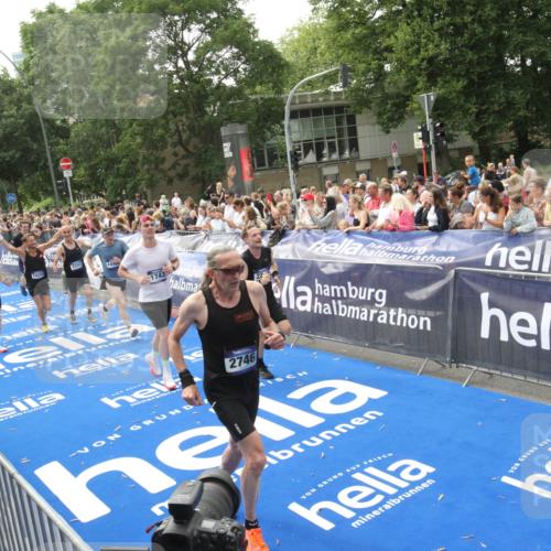 29.06.2025 - hella hamburg halbmarathon Michael Strokosch http://msf.ph/oto/8537919 29.06.2025 10:33:53 Ziel  meine-sportfotos.de