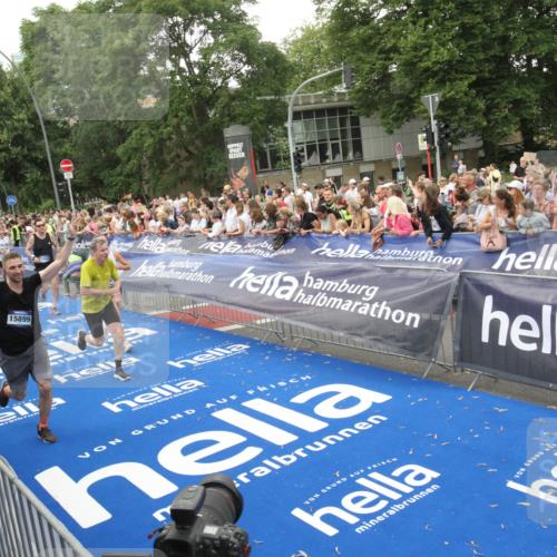 29.06.2025 - hella hamburg halbmarathon Michael Strokosch http://msf.ph/oto/8537927 29.06.2025 10:51:49 Ziel  meine-sportfotos.de