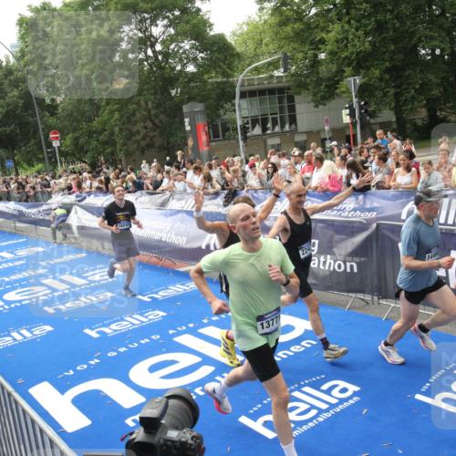 29.06.2025 - hella hamburg halbmarathon Michael Strokosch http://msf.ph/oto/8537929 29.06.2025 10:33:55 Ziel  meine-sportfotos.de