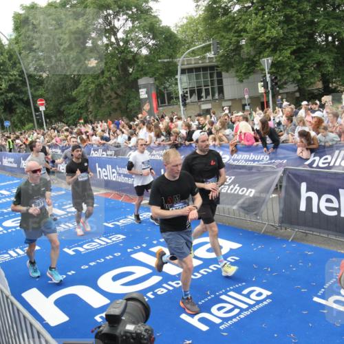 29.06.2025 - hella hamburg halbmarathon Michael Strokosch http://msf.ph/oto/8537943 29.06.2025 10:51:52 Ziel  meine-sportfotos.de