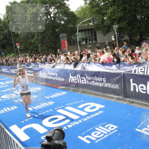 29.06.2025 - hella hamburg halbmarathon Michael Strokosch http://msf.ph/oto/8537946 29.06.2025 10:34:01 Ziel  meine-sportfotos.de