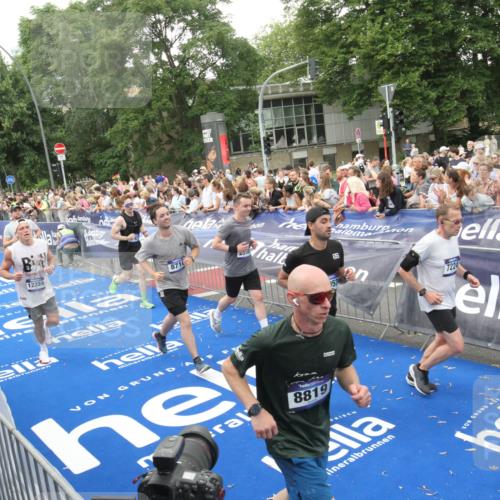 29.06.2025 - hella hamburg halbmarathon Michael Strokosch http://msf.ph/oto/8537949 29.06.2025 10:51:53 Ziel  meine-sportfotos.de