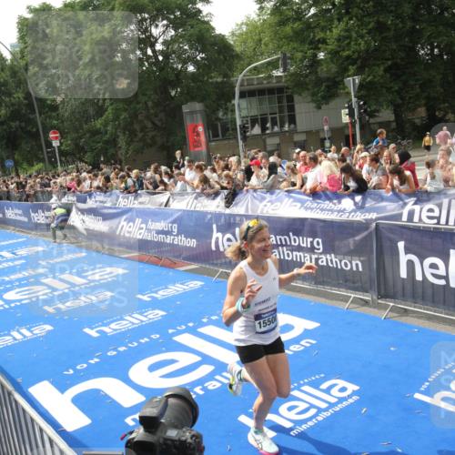 29.06.2025 - hella hamburg halbmarathon Michael Strokosch http://msf.ph/oto/8537950 29.06.2025 10:34:02 Ziel  meine-sportfotos.de