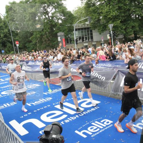 29.06.2025 - hella hamburg halbmarathon Michael Strokosch http://msf.ph/oto/8537951 29.06.2025 10:51:54 Ziel  meine-sportfotos.de