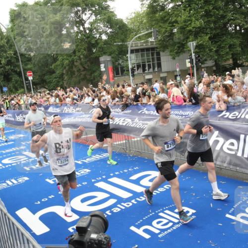 29.06.2025 - hella hamburg halbmarathon Michael Strokosch http://msf.ph/oto/8537953 29.06.2025 10:51:54 Ziel  meine-sportfotos.de