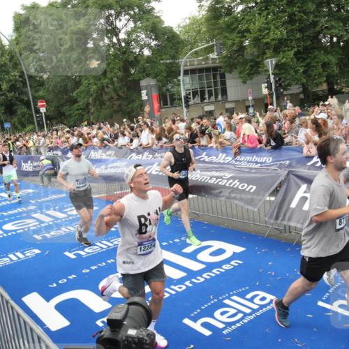 29.06.2025 - hella hamburg halbmarathon Michael Strokosch http://msf.ph/oto/8537955 29.06.2025 10:51:54 Ziel  meine-sportfotos.de