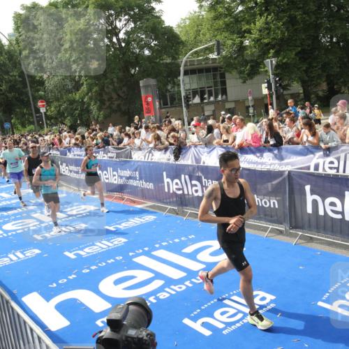 29.06.2025 - hella hamburg halbmarathon Michael Strokosch http://msf.ph/oto/8537968 29.06.2025 10:34:06 Ziel  meine-sportfotos.de