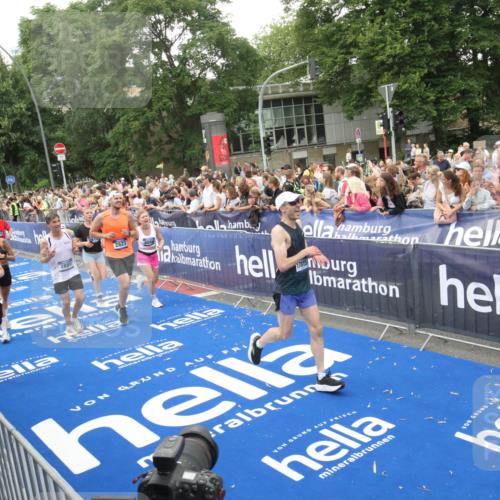 29.06.2025 - hella hamburg halbmarathon Michael Strokosch http://msf.ph/oto/8537975 29.06.2025 10:51:58 Ziel  meine-sportfotos.de
