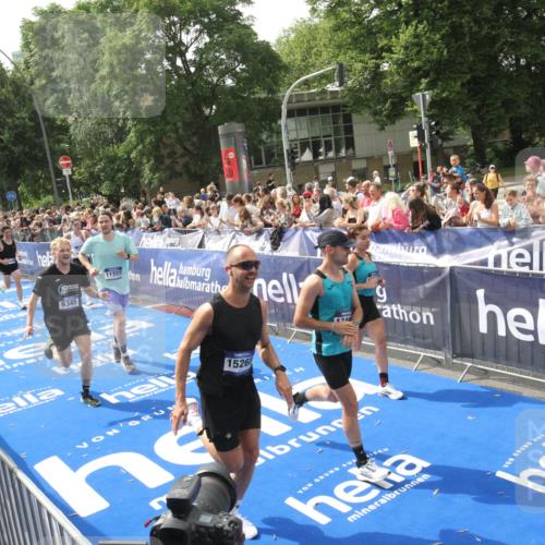 29.06.2025 - hella hamburg halbmarathon Michael Strokosch http://msf.ph/oto/8537976 29.06.2025 10:34:07 Ziel  meine-sportfotos.de