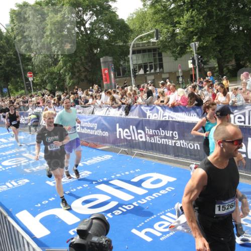 29.06.2025 - hella hamburg halbmarathon Michael Strokosch http://msf.ph/oto/8537978 29.06.2025 10:34:08 Ziel  meine-sportfotos.de