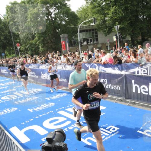29.06.2025 - hella hamburg halbmarathon Michael Strokosch http://msf.ph/oto/8537982 29.06.2025 10:34:08 Ziel  meine-sportfotos.de