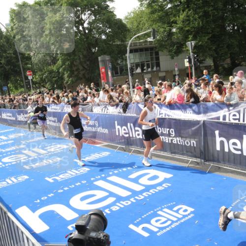 29.06.2025 - hella hamburg halbmarathon Michael Strokosch http://msf.ph/oto/8537986 29.06.2025 10:34:09 Ziel  meine-sportfotos.de