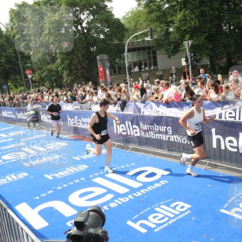 29.06.2025 - hella hamburg halbmarathon Michael Strokosch http://msf.ph/oto/8537988 29.06.2025 10:34:09 Ziel  meine-sportfotos.de