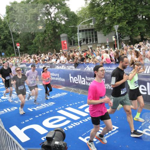 29.06.2025 - hella hamburg halbmarathon Michael Strokosch http://msf.ph/oto/8537998 29.06.2025 10:52:05 Ziel  meine-sportfotos.de