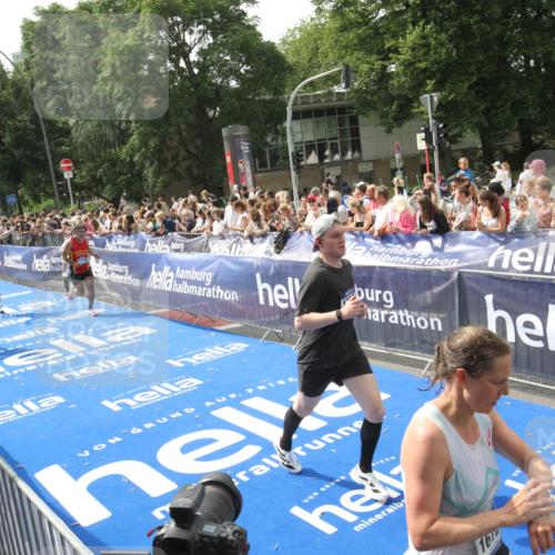 29.06.2025 - hella hamburg halbmarathon Michael Strokosch http://msf.ph/oto/8538003 29.06.2025 10:34:13 Ziel  meine-sportfotos.de