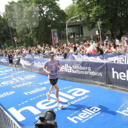 29.06.2025 - hella hamburg halbmarathon Michael Strokosch http://msf.ph/oto/8538010 29.06.2025 10:34:15 Ziel  meine-sportfotos.de
