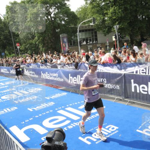 29.06.2025 - hella hamburg halbmarathon Michael Strokosch http://msf.ph/oto/8538012 29.06.2025 10:34:15 Ziel  meine-sportfotos.de