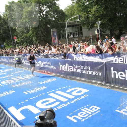 29.06.2025 - hella hamburg halbmarathon Michael Strokosch http://msf.ph/oto/8538014 29.06.2025 10:34:16 Ziel  meine-sportfotos.de