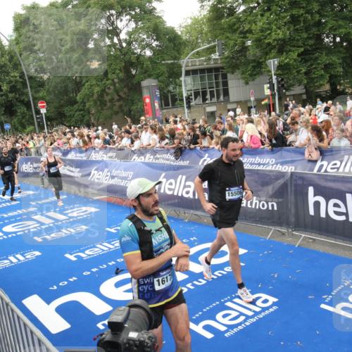 29.06.2025 - hella hamburg halbmarathon Michael Strokosch http://msf.ph/oto/8538017 29.06.2025 10:52:10 Ziel  meine-sportfotos.de