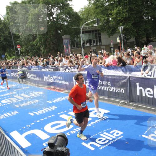 29.06.2025 - hella hamburg halbmarathon Michael Strokosch http://msf.ph/oto/8538024 29.06.2025 10:34:19 Ziel  meine-sportfotos.de