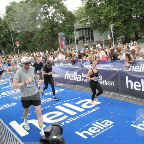 29.06.2025 - hella hamburg halbmarathon Michael Strokosch http://msf.ph/oto/8538027 29.06.2025 10:52:12 Ziel  meine-sportfotos.de