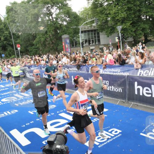 29.06.2025 - hella hamburg halbmarathon Michael Strokosch http://msf.ph/oto/8538036 29.06.2025 10:52:14 Ziel  meine-sportfotos.de