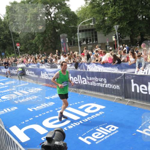 29.06.2025 - hella hamburg halbmarathon Michael Strokosch http://msf.ph/oto/8538041 29.06.2025 10:34:24 Ziel  meine-sportfotos.de