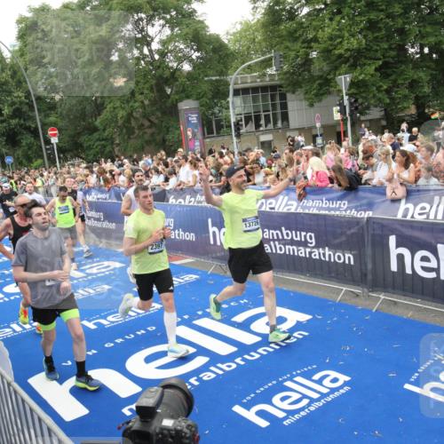 29.06.2025 - hella hamburg halbmarathon Michael Strokosch http://msf.ph/oto/8538046 29.06.2025 10:52:16 Ziel  meine-sportfotos.de