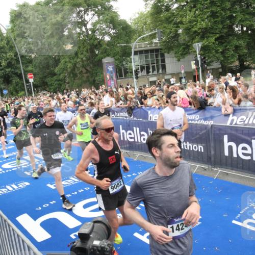 29.06.2025 - hella hamburg halbmarathon Michael Strokosch http://msf.ph/oto/8538052 29.06.2025 10:52:18 Ziel  meine-sportfotos.de
