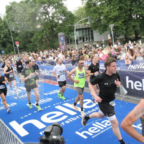 29.06.2025 - hella hamburg halbmarathon Michael Strokosch http://msf.ph/oto/8538056 29.06.2025 10:52:18 Ziel  meine-sportfotos.de