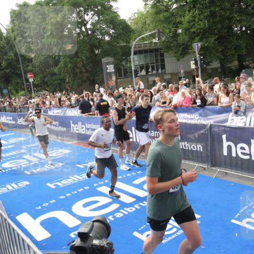 29.06.2025 - hella hamburg halbmarathon Michael Strokosch http://msf.ph/oto/8538057 29.06.2025 10:34:32 Ziel  meine-sportfotos.de