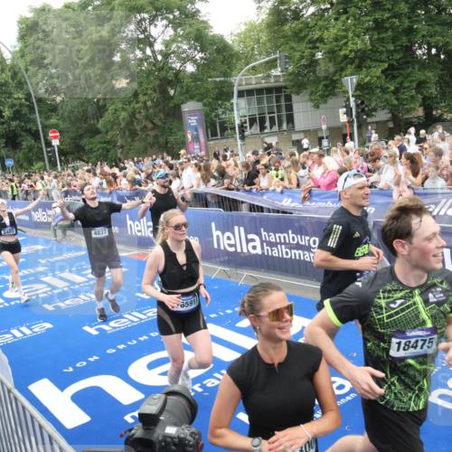 29.06.2025 - hella hamburg halbmarathon Michael Strokosch http://msf.ph/oto/8538062 29.06.2025 10:52:20 Ziel  meine-sportfotos.de