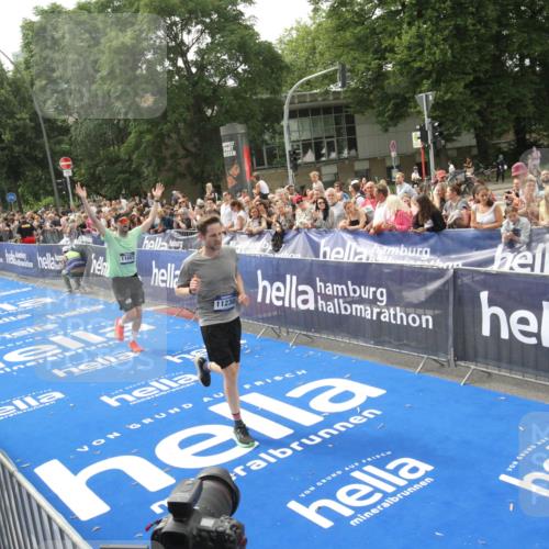 29.06.2025 - hella hamburg halbmarathon Michael Strokosch http://msf.ph/oto/8538065 29.06.2025 10:34:40 Ziel  meine-sportfotos.de