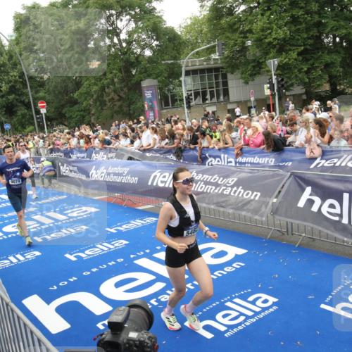 29.06.2025 - hella hamburg halbmarathon Michael Strokosch http://msf.ph/oto/8538071 29.06.2025 10:52:21 Ziel  meine-sportfotos.de
