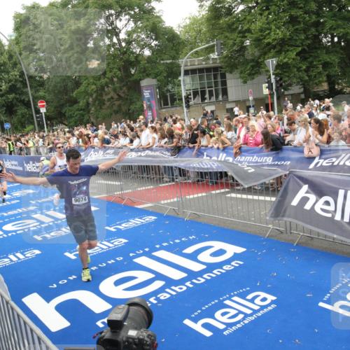 29.06.2025 - hella hamburg halbmarathon Michael Strokosch http://msf.ph/oto/8538075 29.06.2025 10:52:22 Ziel  meine-sportfotos.de
