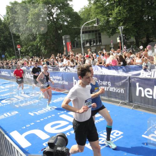 29.06.2025 - hella hamburg halbmarathon Michael Strokosch http://msf.ph/oto/8538078 29.06.2025 10:34:45 Ziel  meine-sportfotos.de
