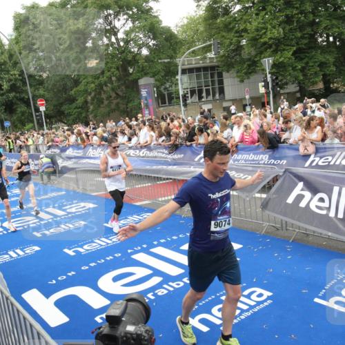 29.06.2025 - hella hamburg halbmarathon Michael Strokosch http://msf.ph/oto/8538079 29.06.2025 10:52:23 Ziel  meine-sportfotos.de