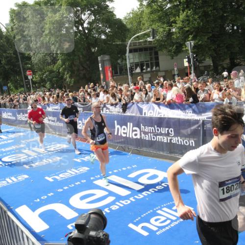 29.06.2025 - hella hamburg halbmarathon Michael Strokosch http://msf.ph/oto/8538081 29.06.2025 10:34:45 Ziel  meine-sportfotos.de