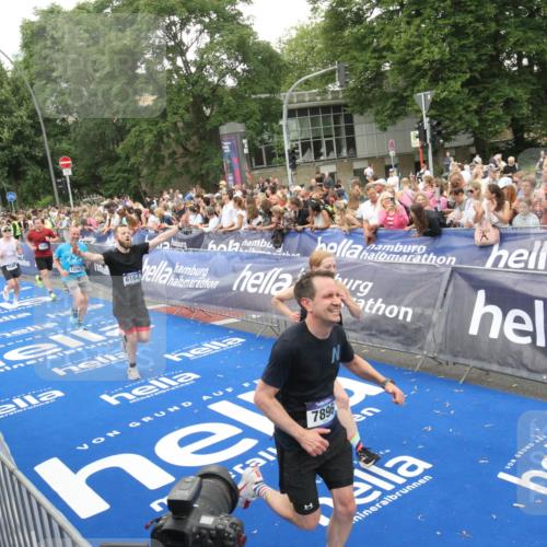 29.06.2025 - hella hamburg halbmarathon Michael Strokosch http://msf.ph/oto/8538086 29.06.2025 10:52:25 Ziel  meine-sportfotos.de