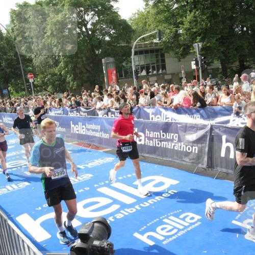 29.06.2025 - hella hamburg halbmarathon Michael Strokosch http://msf.ph/oto/8538087 29.06.2025 10:34:47 Ziel  meine-sportfotos.de