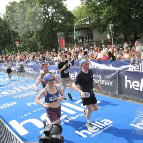 29.06.2025 - hella hamburg halbmarathon Michael Strokosch http://msf.ph/oto/8538091 29.06.2025 10:34:48 Ziel  meine-sportfotos.de