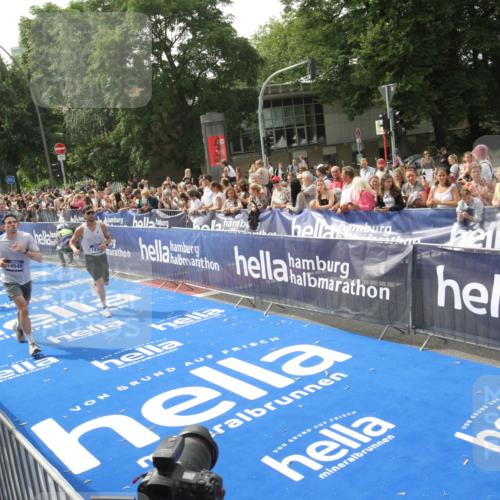 29.06.2025 - hella hamburg halbmarathon Michael Strokosch http://msf.ph/oto/8538095 29.06.2025 10:34:50 Ziel  meine-sportfotos.de