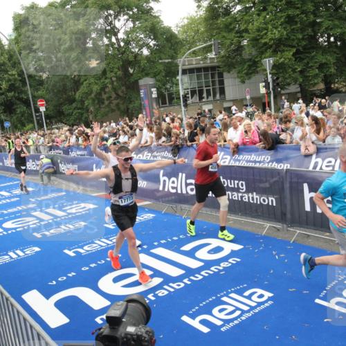 29.06.2025 - hella hamburg halbmarathon Michael Strokosch http://msf.ph/oto/8538098 29.06.2025 10:52:27 Ziel  meine-sportfotos.de