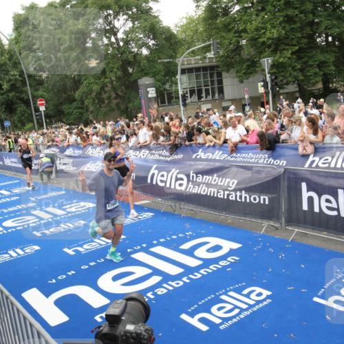 29.06.2025 - hella hamburg halbmarathon Michael Strokosch http://msf.ph/oto/8538106 29.06.2025 10:52:30 Ziel  meine-sportfotos.de