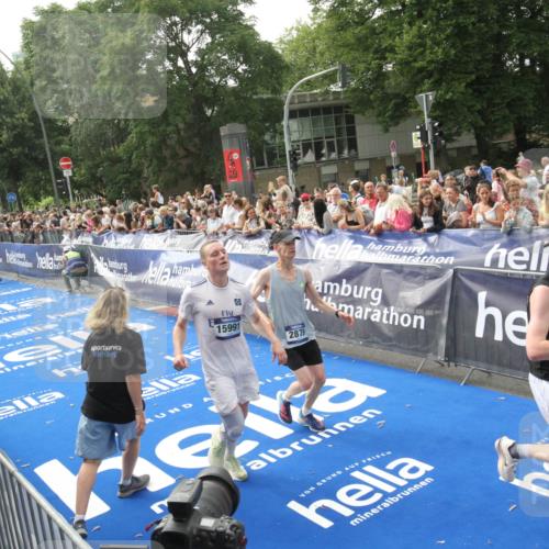 29.06.2025 - hella hamburg halbmarathon Michael Strokosch http://msf.ph/oto/8538111 29.06.2025 10:34:55 Ziel  meine-sportfotos.de