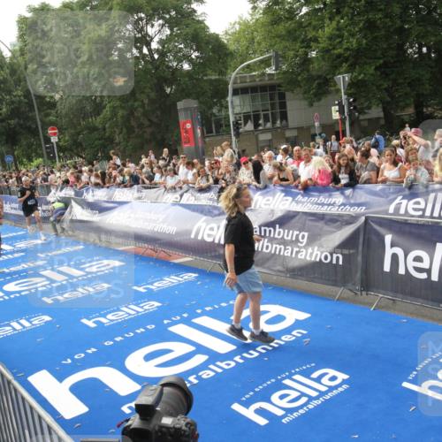 29.06.2025 - hella hamburg halbmarathon Michael Strokosch http://msf.ph/oto/8538112 29.06.2025 10:34:56 Ziel  meine-sportfotos.de